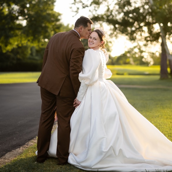 Meet your Posher, Ashley - Picture 2 of 10